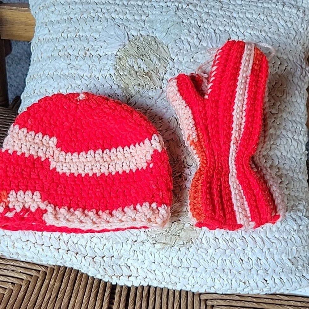 Handmade hat and mittens, size 3-4 years